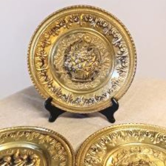 Set Of 3 Brass Embossed Wall Plates - Picture 3 of 5